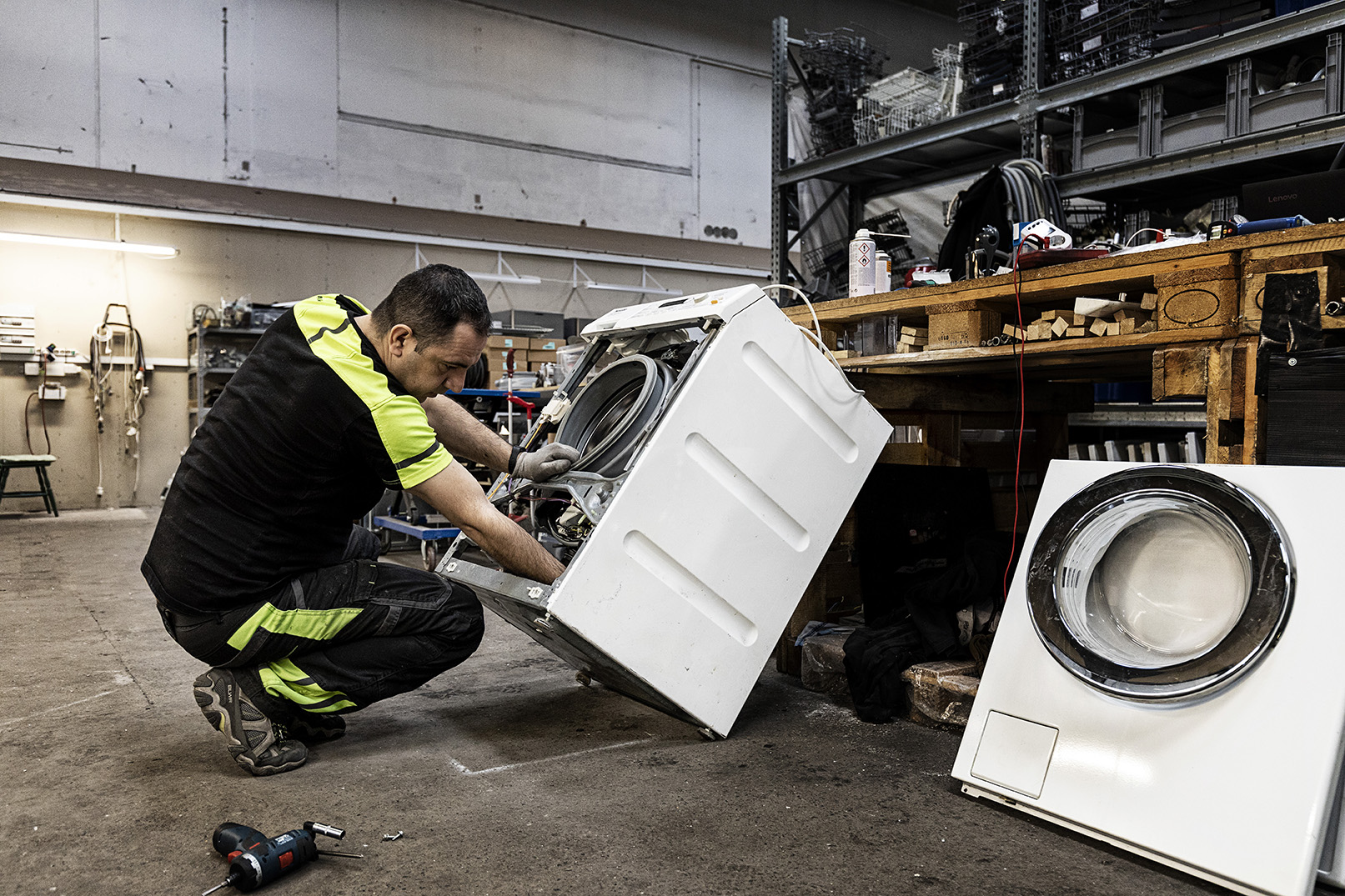 5351web Reperation af elektronikaffald hos Recirk
